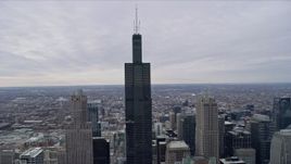4K aerial stock footage of approaching the Willis Tower skyscraper, Downtown Chicago, Illinois Aerial Stock Footage | AX0167_0096