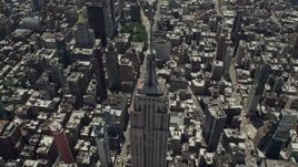 4.8K aerial stock footage tilting to bird's eye of Empire State Building and skyscrapers, Midtown Manhattan, New York City Aerial Stock Footage | AX83_123