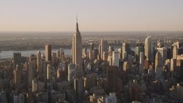 4K aerial stock footage Flying by the Empire State Building, Midtown Manhattan, New York, sunset Aerial Stock Footage | AX93_054