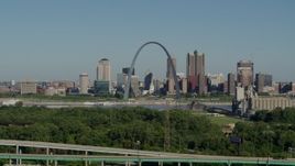 5.7K aerial stock footage of ascending from freeway, park and the Arch and skyline, Downtown St. Louis, Missouri Aerial Stock Footage | DX0001_000569