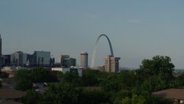 5.7K aerial stock footage of the Gateway Arch seen while descending, Downtown St. Louis, Missouri Aerial Stock Footage | DX0001_000828