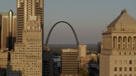 5.7K aerial stock footage view of Gateway Arch at sunset, fly behind courthouse, Downtown St. Louis, Missouri Aerial Stock Footage | DX0001_000839