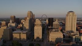 5.7K aerial stock footage of the Gateway Arch seen from the courthouses at sunset, Downtown St. Louis, Missouri Aerial Stock Footage | DX0001_000844