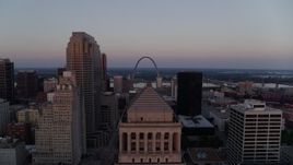 5.7K aerial stock footage ascend over courthouse to reveal the Gateway Arch at twilight, Downtown St. Louis, Missouri Aerial Stock Footage | DX0001_000877
