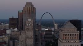5.7K aerial stock footage ascend past courthouse for a view of the Gateway Arch at twilight, Downtown St. Louis, Missouri Aerial Stock Footage | DX0001_000889