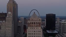 5.7K aerial stock footage of the Gateway Arch at twilight, visible from a courthouse while descending in Downtown St. Louis, Missouri Aerial Stock Footage | DX0001_000894