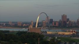 5.7K aerial stock footage of the St. Louis Arch while descending at sunrise in Downtown St. Louis, Missouri Aerial Stock Footage | DX0001_000946