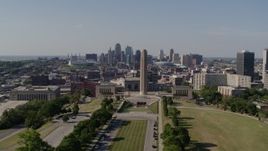5.7K aerial stock footage of the WWI memorial and the Downtown Kansas City, Missouri skyline Aerial Stock Footage | DX0001_001105