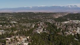 5.7K aerial stock footage of homes and mesas with a view of mountains in Los Alamos, New Mexico Aerial Stock Footage | DX0002_134_013