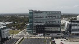 5.7K aerial stock footage a stationary view of an apartment building in Orlando, Florida Aerial Stock Footage | DX0003_233_044