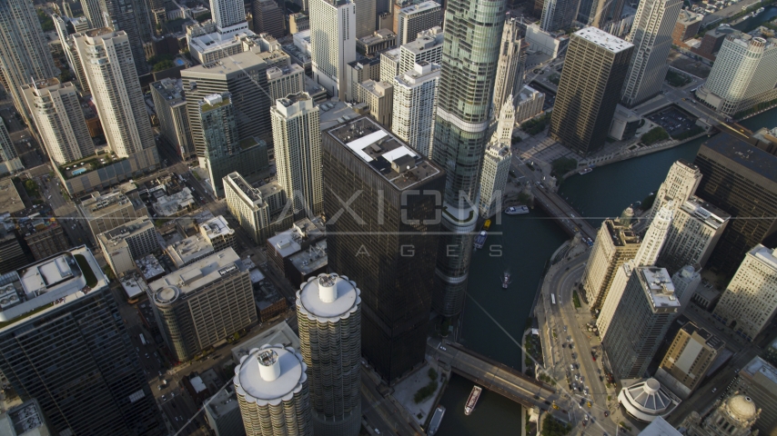 A bird's eye of Marina City and Chicago River skyscrapers, Illinois Aerial Stock Photo AX0001_084.0000110F | Axiom Images