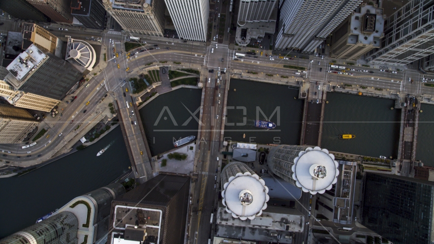 A bird's eye view of N State Street in Downtown Chicago, and the Chicago River, Illinois Aerial Stock Photo AX0001_137.0000181F | Axiom Images