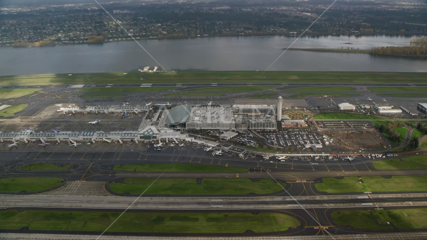 Approach Portland International Airport runways and terminals in Oregon Aerial Stock Photo AX153_134.0000130F | Axiom Images