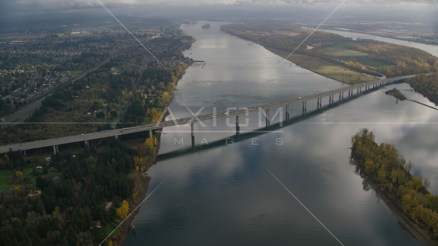 I-205 Bridge spanning Columbia River in Vancouver, Washington Aerial Stock Photo AX153_138.0000000F | Axiom Images