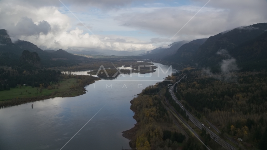 Columbia River and I-84 near Columbia River Gorge islands Aerial Stock Photo AX154_024.0000000F | Axiom Images