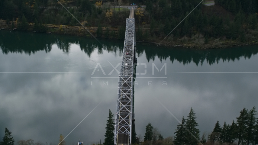 Traffic crossing Bridge of the Gods in Cascade Locks, Columbia River Gorge, Oregon Aerial Stock Photo AX154_173.0000102F | Axiom Images