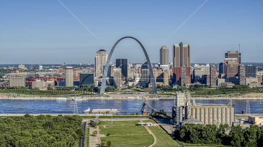 The Mississippi River and Gateway Arch by the skyline, Downtown St. Louis, Missouri Aerial Stock Photo DXP001_023_0001 | Axiom Images