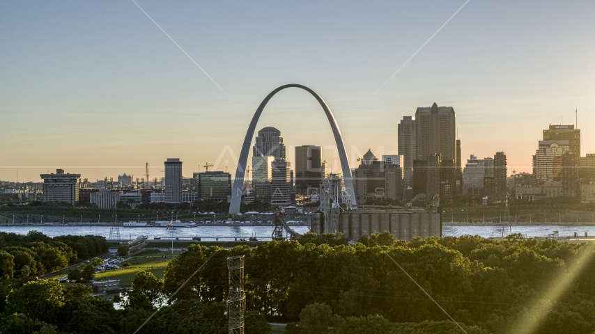 The Gateway Arch at sunset in Downtown St. Louis, Missouri Aerial Stock Photo DXP001_028_0002 | Axiom Images