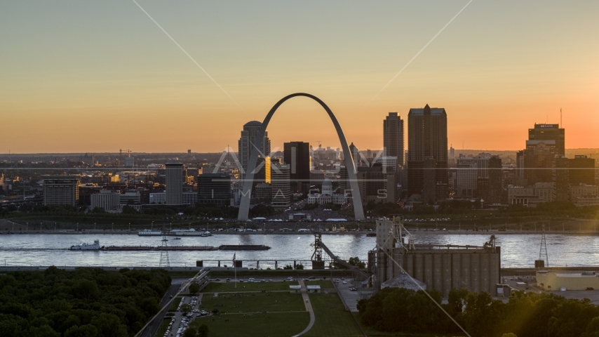 A view of the iconic Gateway Arch and Downtown St. Louis, Missouri at sunset Aerial Stock Photo DXP001_029_0001 | Axiom Images