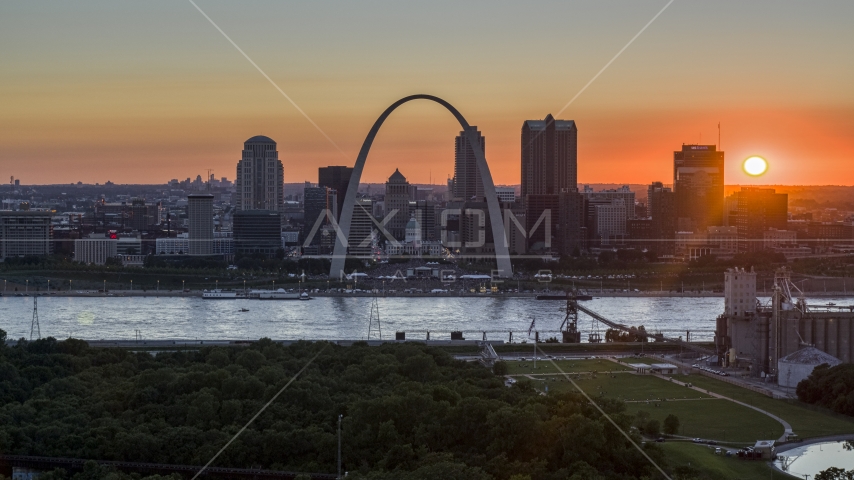The setting sun, the Gateway Arch and Downtown St. Louis, Missouri skyline Aerial Stock Photo DXP001_029_0010 | Axiom Images