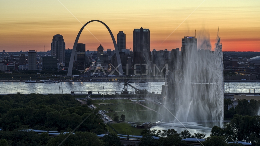 The Gateway Geyser and Arch, Downtown St. Louis, Missouri, twilight Aerial Stock Photo DXP001_030_0001 | Axiom Images
