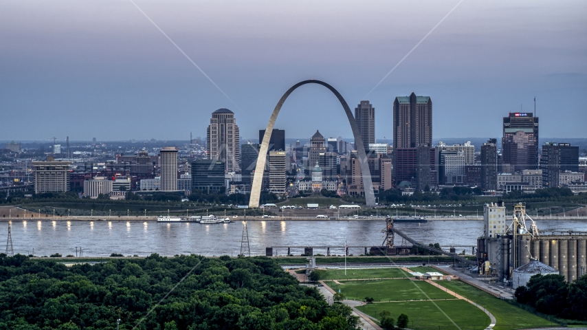 The Gateway Arch and the skyline of Downtown St. Louis, Missouri, at twilight Aerial Stock Photo DXP001_037_0014 | Axiom Images
