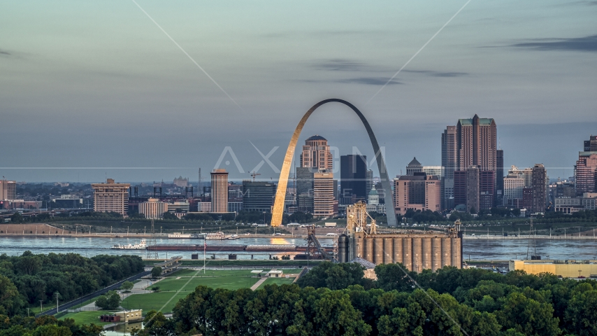 The Gateway Arch at sunrise in Downtown St. Louis, Missouri Aerial Stock Photo DXP001_038_0002 | Axiom Images