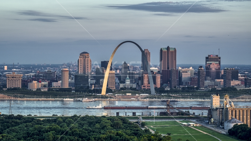 A view of the Gateway Arch at sunrise in Downtown St. Louis, Missouri Aerial Stock Photo DXP001_038_0003 | Axiom Images