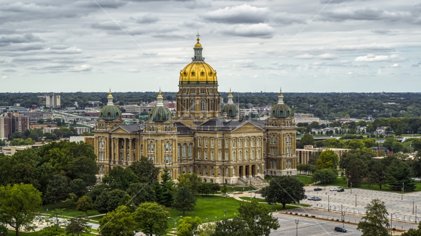 The Iowa State Capitol building in Des Moines, Iowa Aerial Stock Photo DXP002_165_0019 | Axiom Images