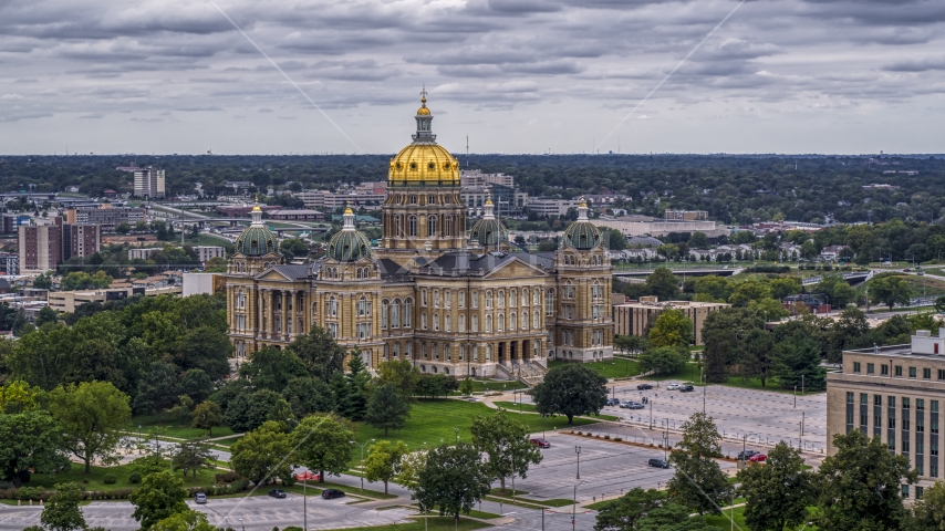 The Iowa State Capitol building in Des Moines, Iowa Aerial Stock Photo DXP002_166_0004 | Axiom Images