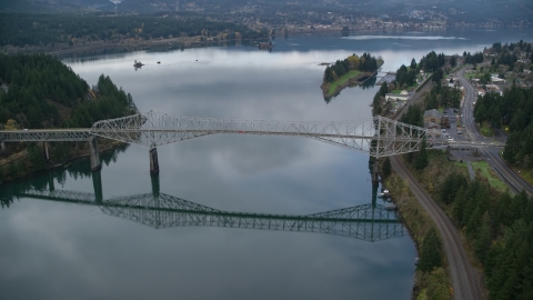 AX154_174.0000222F - Aerial stock photo of The Bridge of the Gods spanning the Columbia River in Cascade Locks, Columbia River Gorge, Oregon