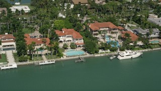 AX0031_044 - 5K aerial stock footage of mansions on the shore, Palm Island, Florida