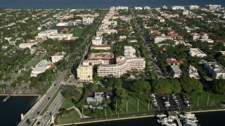 AX0032_099 - 5K aerial stock footage of approaching apartment building, Palm Beach, Florida