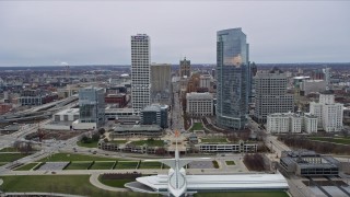 AX0166_0084 - 4K stock footage aerial video fly over Milwaukee Art Museum and between skyscrapers in Milwaukee, Wisconsin