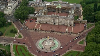 AX114_171 - 5.5K stock footage aerial video approach Victoria Memorial and Buckingham Palace with tourists, London, England