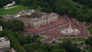 AX116_029 - 5.5K stock footage aerial video of approaching Buckingham Palace and Victoria Memorial, London, England, twilight