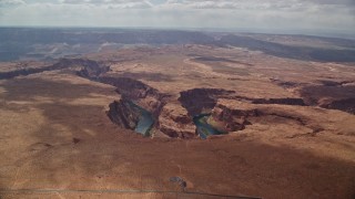 AX131_171 - 5.5K aerial stock footage of a wide view of Horseshoe Bend and the Colorado River, Glen Canyon, Arizona
