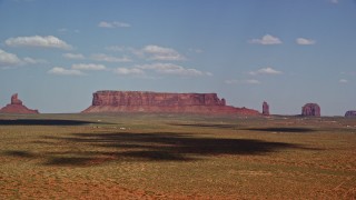 AX132_132 - 5.5K stock footage aerial video of approaching Sentinel Mesa, nearby buttes, Monument Valley, Arizona, Utah