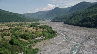 AX52_033E - 5K aerial stock footage of low flight over North Fork Toutle River, approach Mount St. Helens, Washington