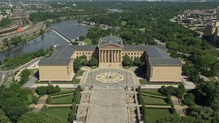 AX82_018E - 4.8K stock footage aerial video approaching The Oval park and Philadelphia Museum of Art, Pennsylvania