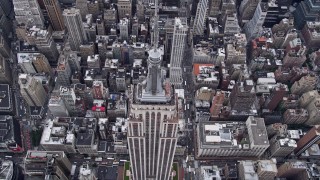 AX84_062E - 4K aerial stock footage approach and tilt to bird's eye view of Empire State Building, Midtown Manhattan, New York City