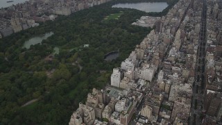 AX87_152 - 4K stock footage aerial video Upper East Side, reveal Central Park, Metropolitan Museum of Art, New York