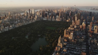 AX90_042 - 4K stock footage aerial video Flying by Central Park, approaching Midtown Manhattan, New York, sunrise
