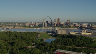 DX0001_000534 - 5.7K aerial stock footage of a park and St. Louis skyline seen from across Mississippi River, sunrise, Downtown St. Louis, Missouri