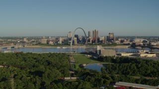 DX0001_000543 - 5.7K aerial stock footage of a park along the river, city skyline and Arch, sunrise, Downtown St. Louis, Missouri