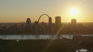 DX0001_000708 - 5.7K aerial stock footage of the setting sun behind the Gateway Arch and Downtown St. Louis, Missouri