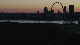 DX0001_000748 - 5.7K aerial stock footage of a stationary view of the Gateway Arch and Downtown St. Louis, Missouri, twilight, before descending