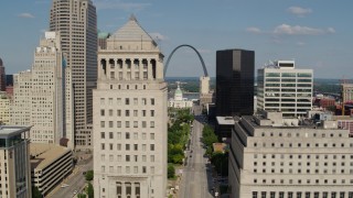 DX0001_000780 - 5.7K aerial stock footage flyby a courthouse with view of the Museum at the Gateway Arch in Downtown St. Louis, Missouri