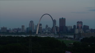 DX0001_000920 - 5.7K aerial stock footage of the Gateway Arch and the skyline of Downtown St. Louis, Missouri, at twilight while ascending