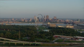 DX0001_000958 - 5.7K aerial stock footage a reverse view of the Gateway Arch in the morning, reveal I-55, Downtown St. Louis, Missouri